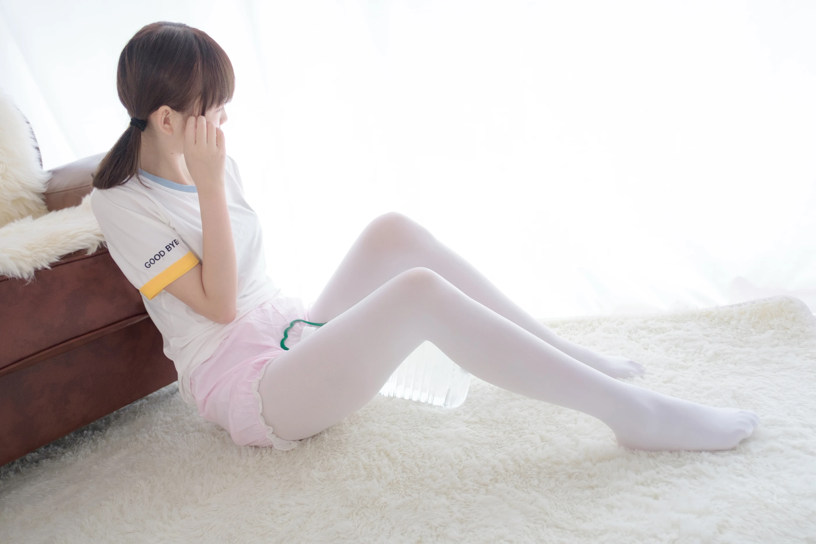 森萝财团 [R15-015] 白丝萝莉玩桶装水 [77P]插图1